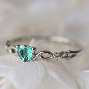 💎 Silver Green Heart Dainty Anillos Princess Diamond Ring for Women, VIP252